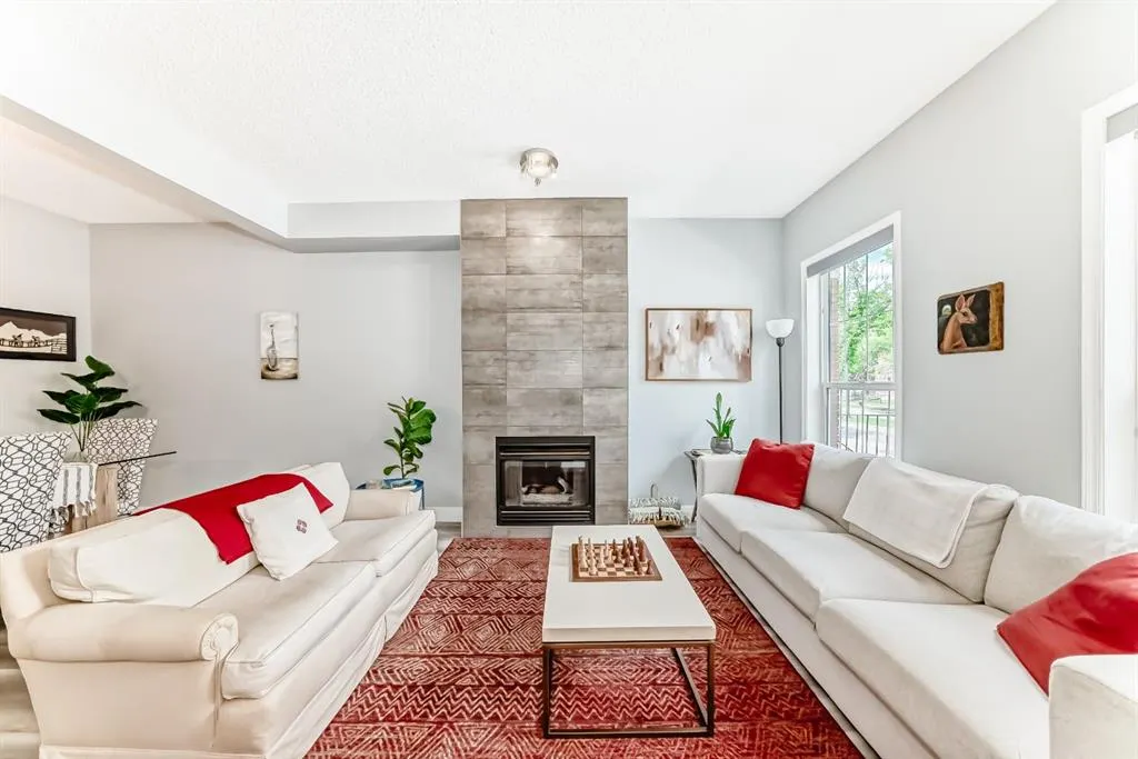 17 Promenade Way SE