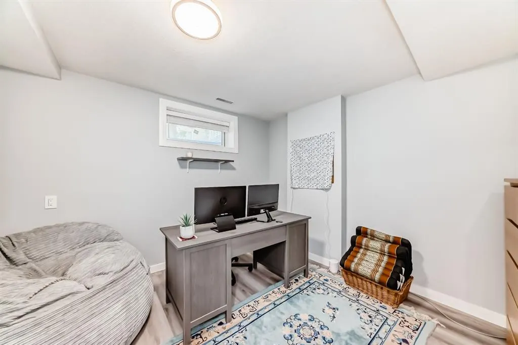 17 Promenade Way SE