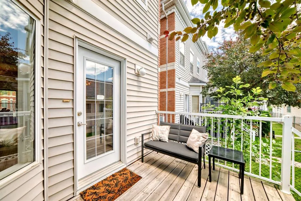 17 Promenade Way SE
