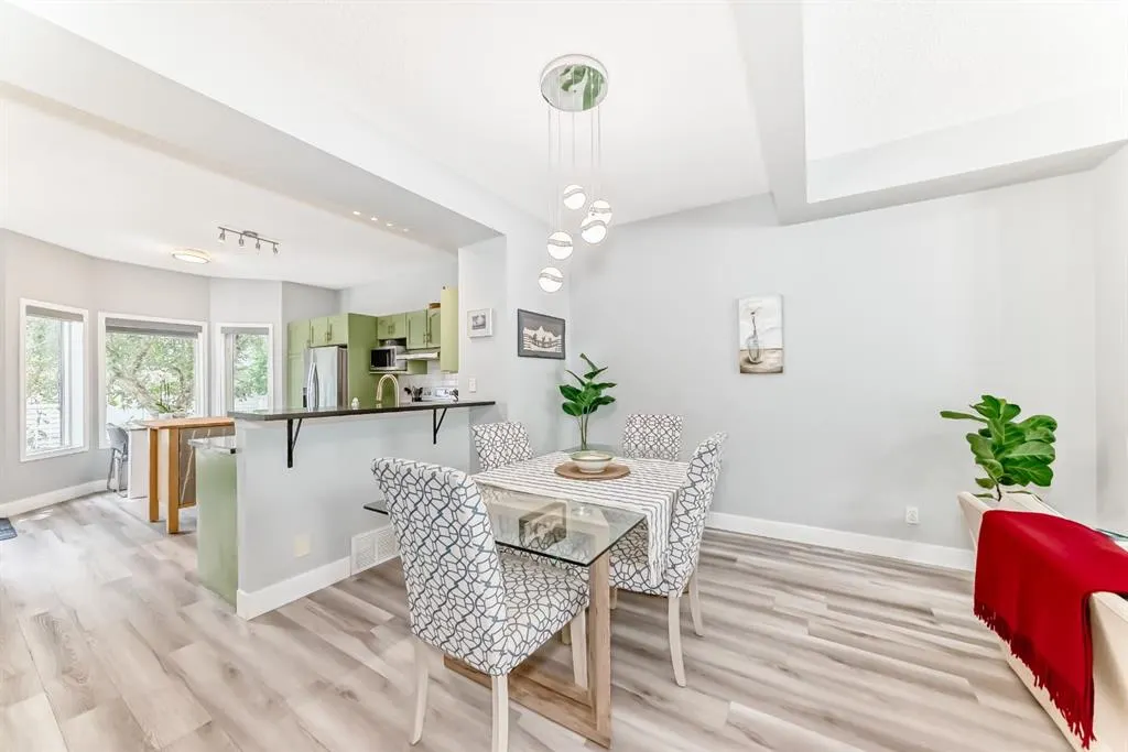 17 Promenade Way SE