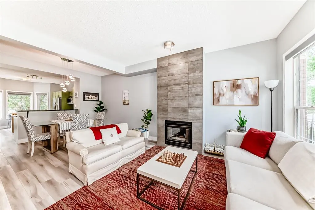 17 Promenade Way SE