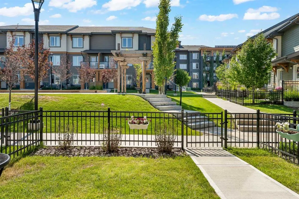 230 Auburn Meadows Manor SE