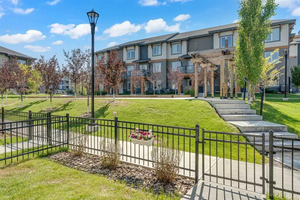 230 Auburn Meadows Manor SE