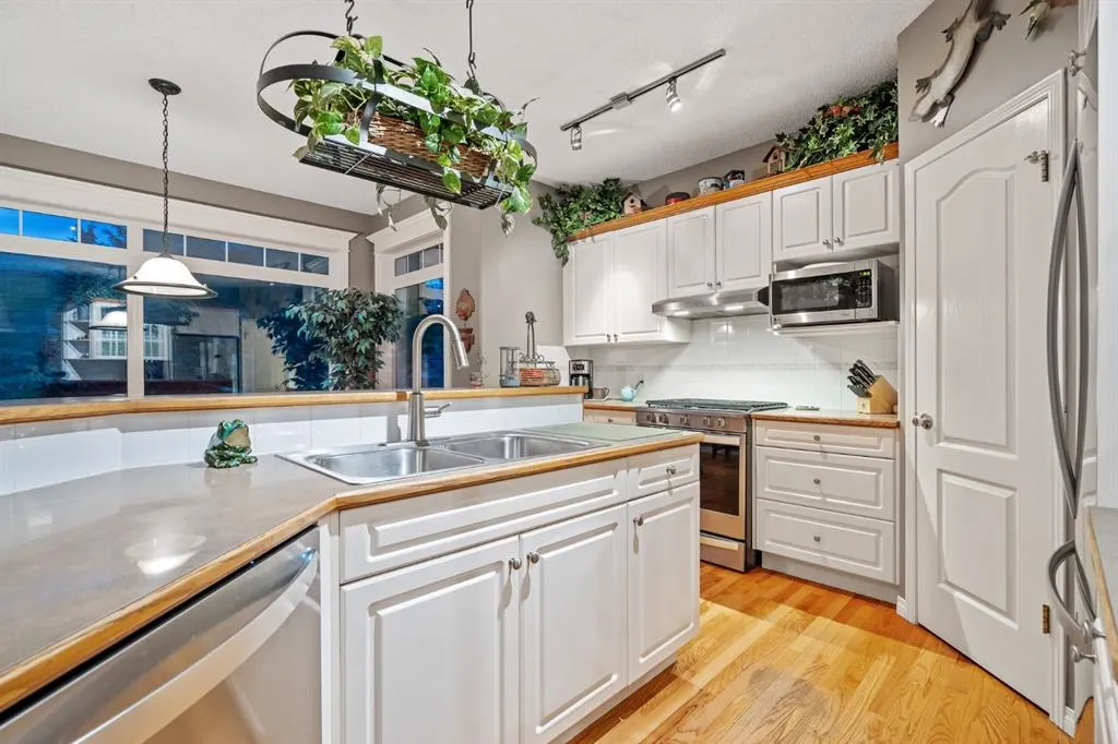 28 Gleneagles View