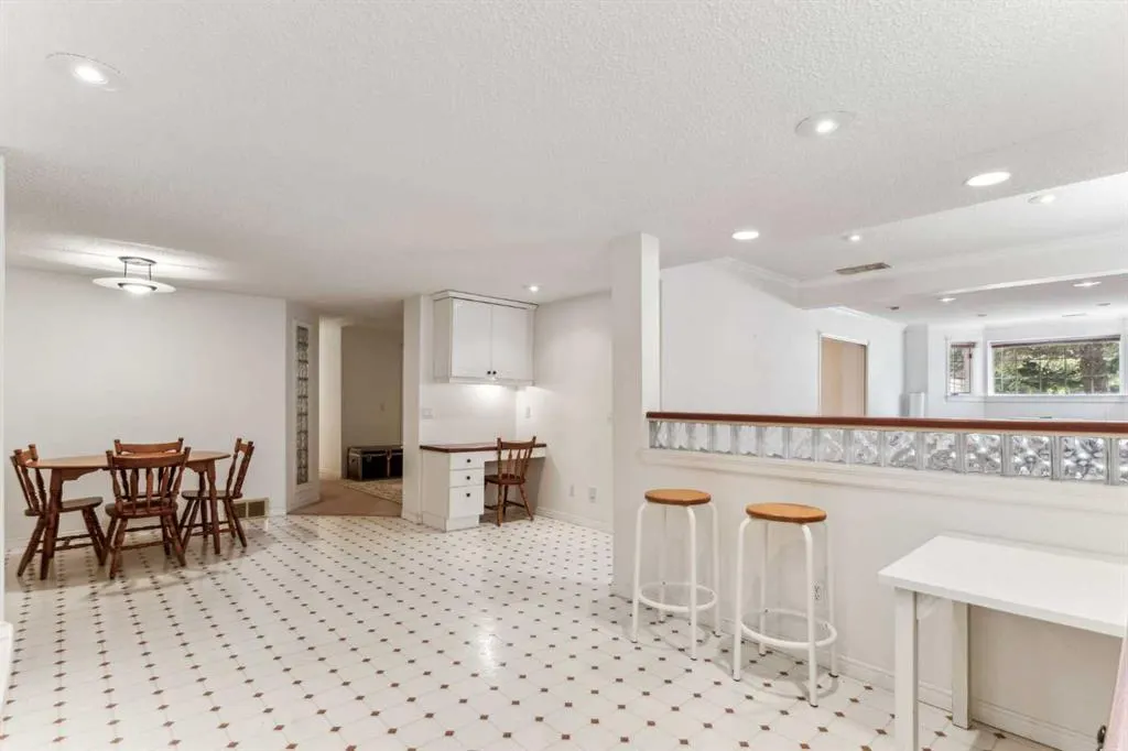 52 Edgeview Road NW