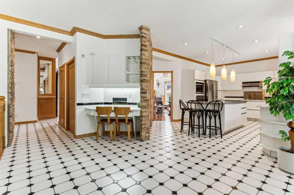 52 Edgeview Road NW