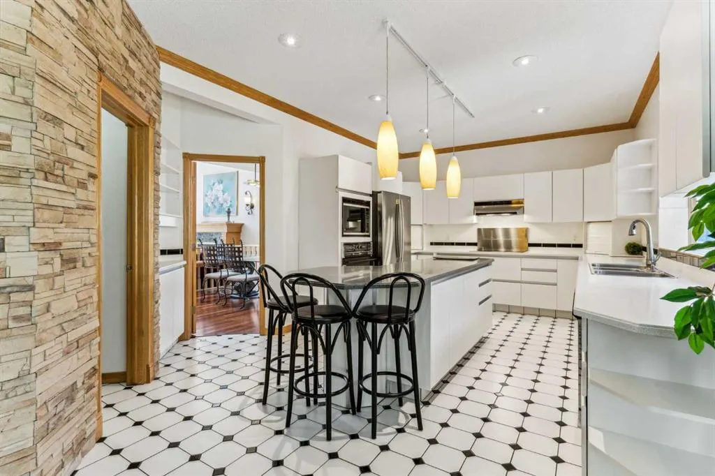 52 Edgeview Road NW