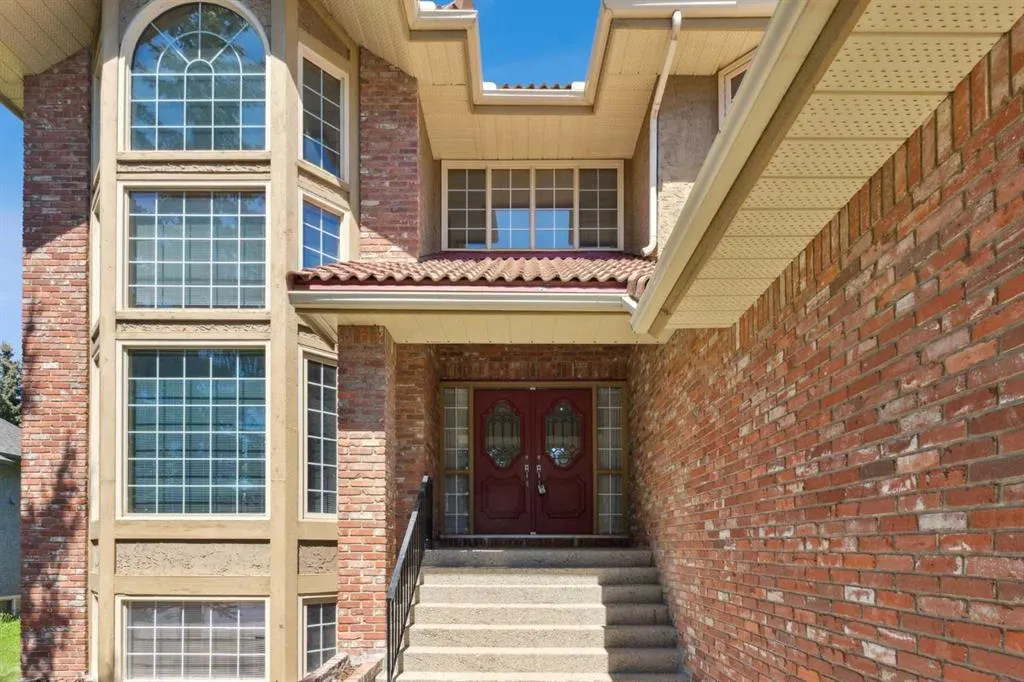 52 Edgeview Road NW