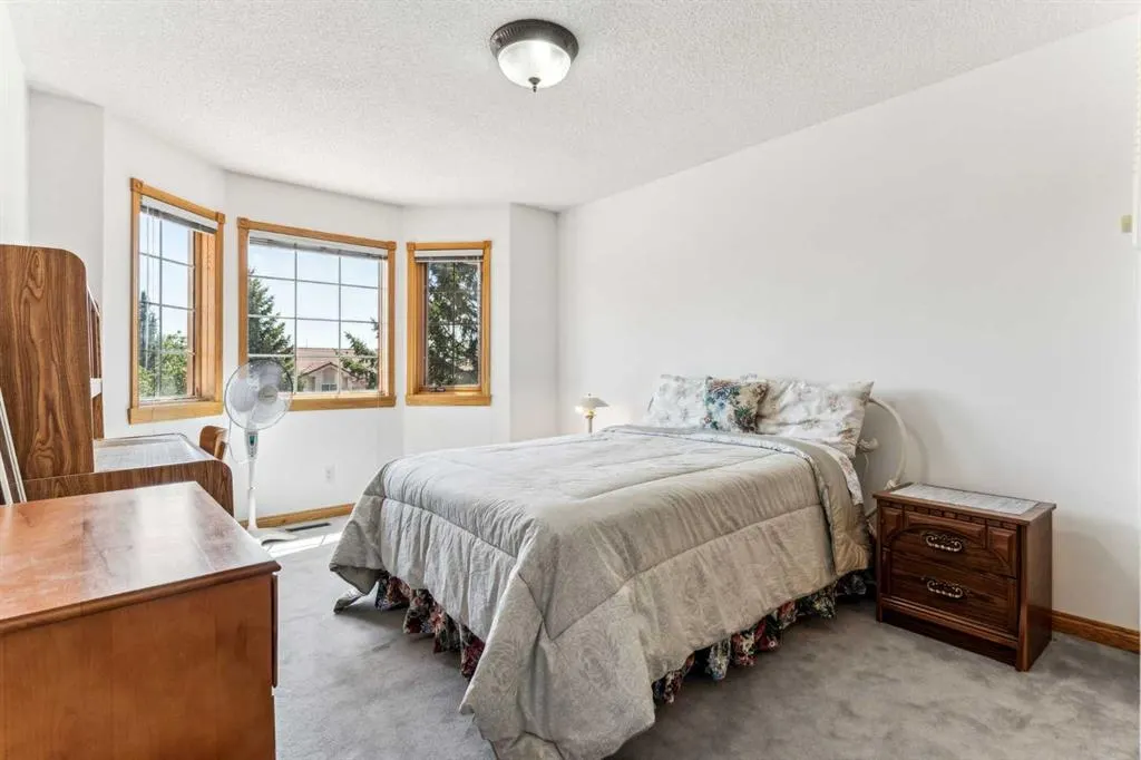 52 Edgeview Road NW