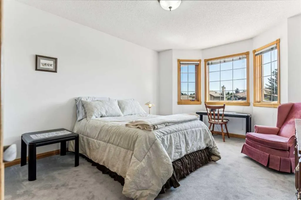 52 Edgeview Road NW