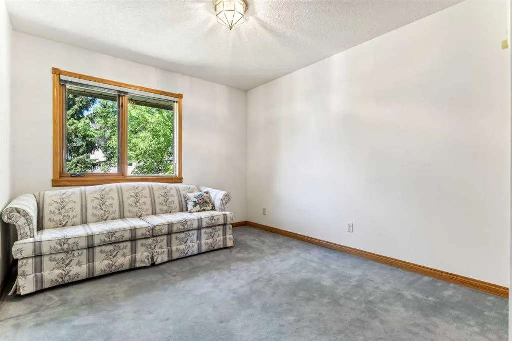 52 Edgeview Road NW