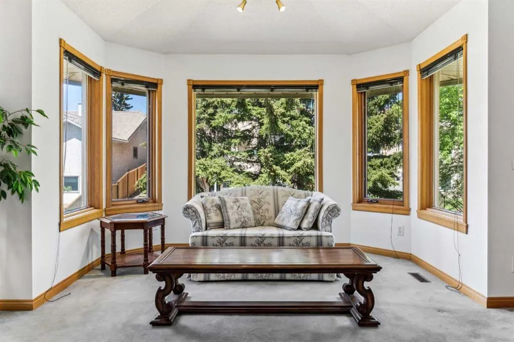 52 Edgeview Road NW