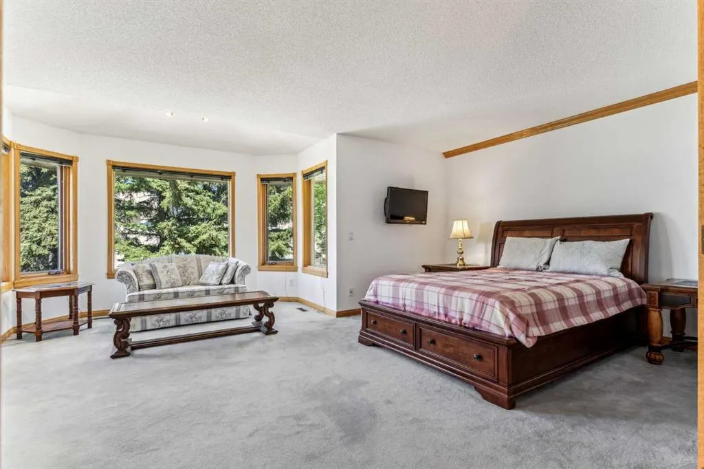 52 Edgeview Road NW