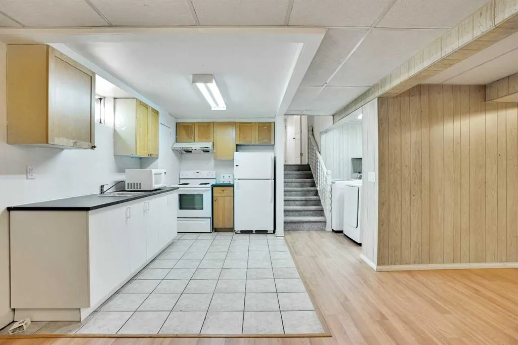 76 Coach Manor Rise SW