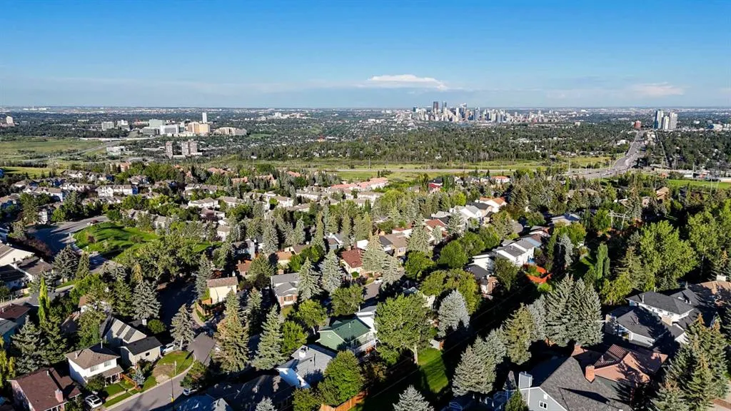 76 Coach Manor Rise SW