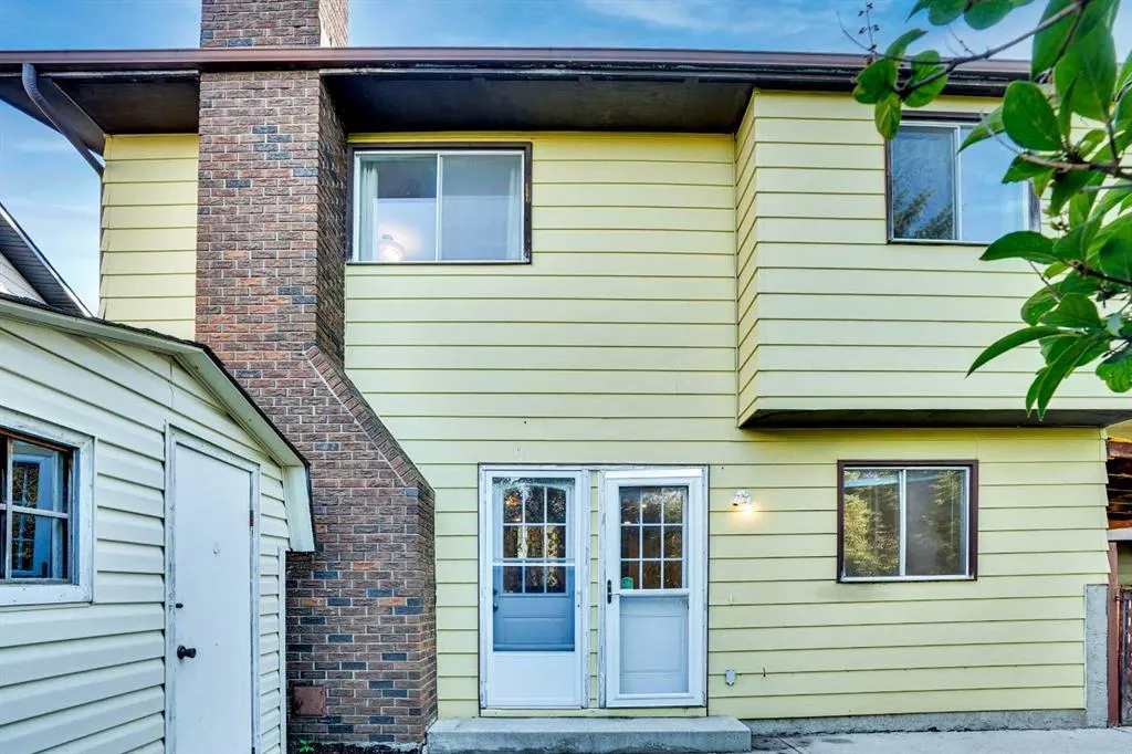 76 Coach Manor Rise SW