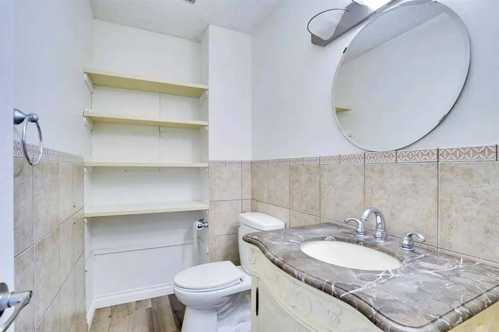 76 Coach Manor Rise SW
