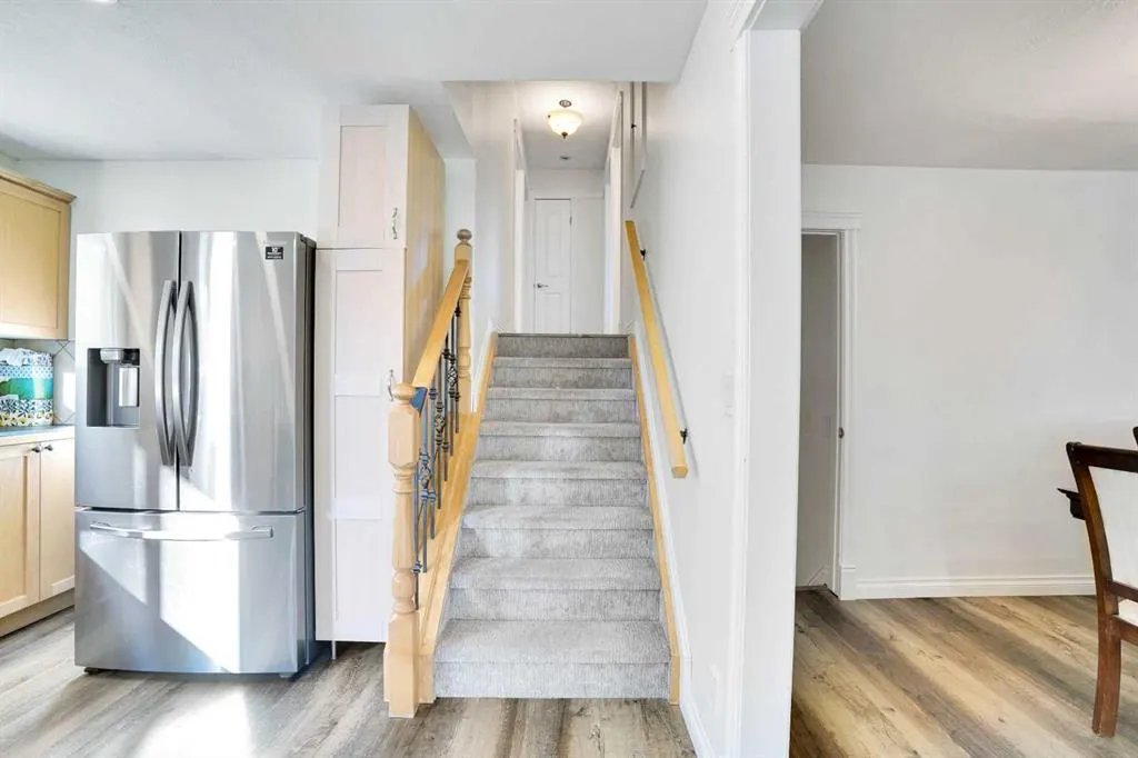 76 Coach Manor Rise SW