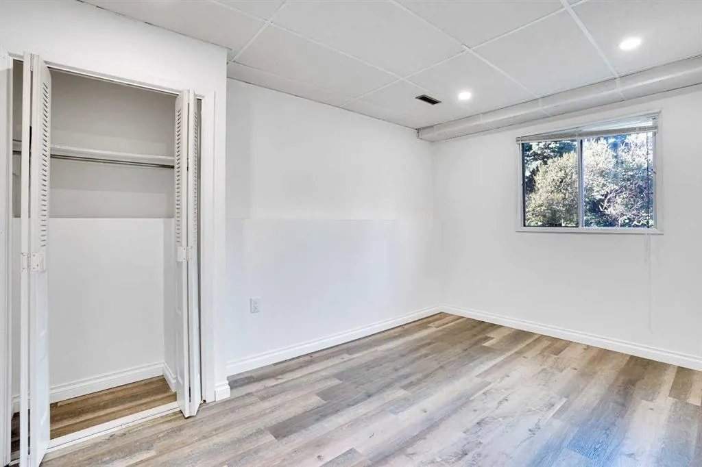 76 Coach Manor Rise SW