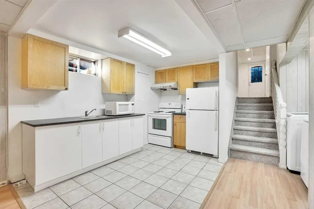 76 Coach Manor Rise SW