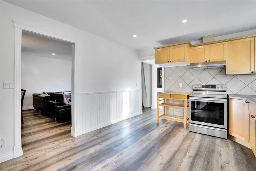 76 Coach Manor Rise SW
