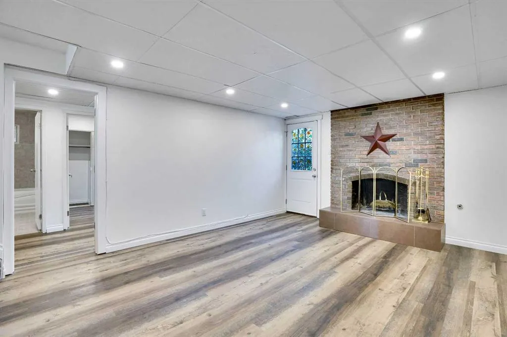 76 Coach Manor Rise SW