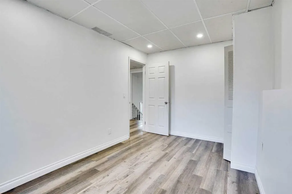 76 Coach Manor Rise SW