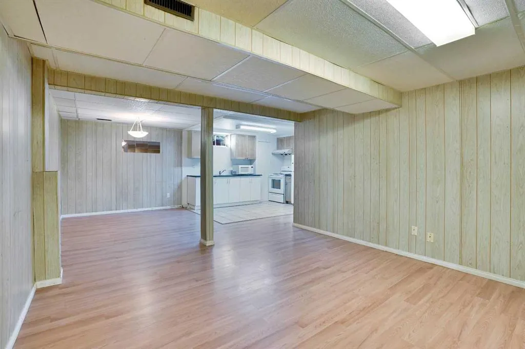 76 Coach Manor Rise SW