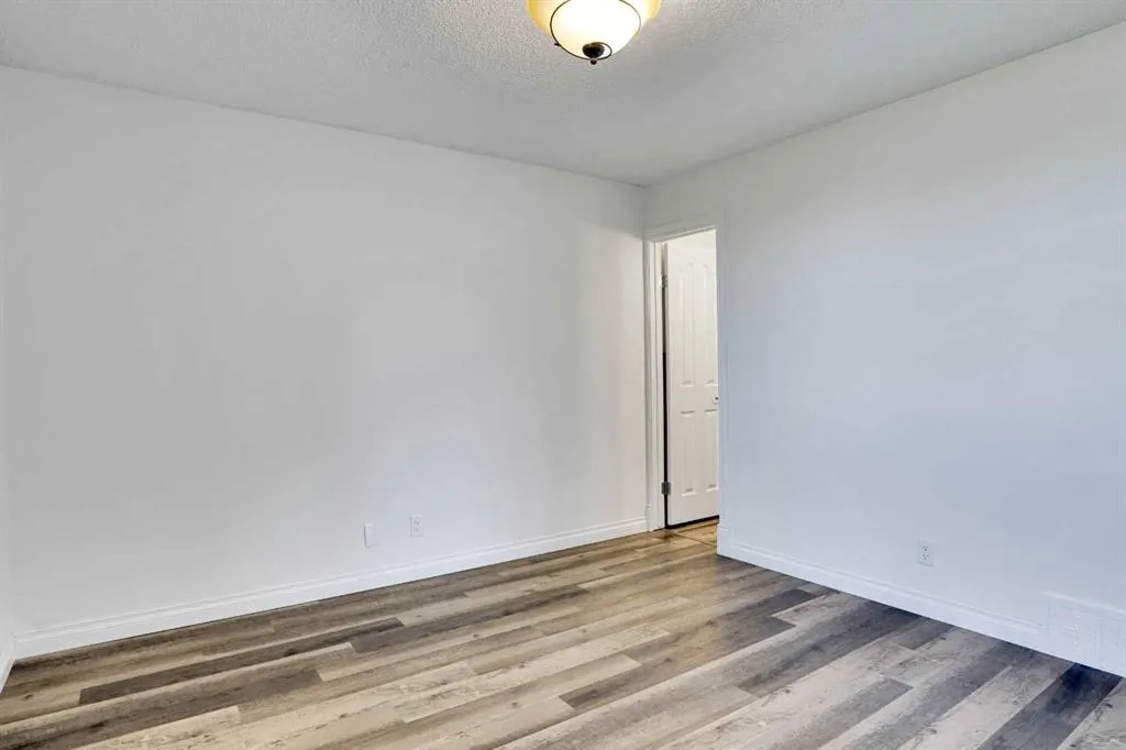 76 Coach Manor Rise SW