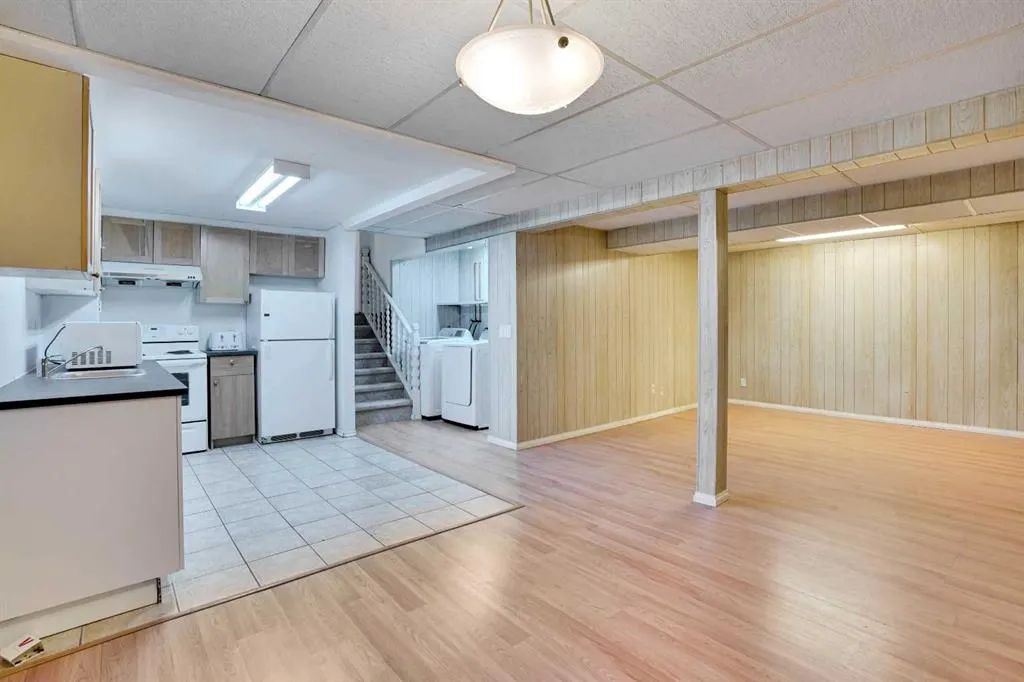 76 Coach Manor Rise SW