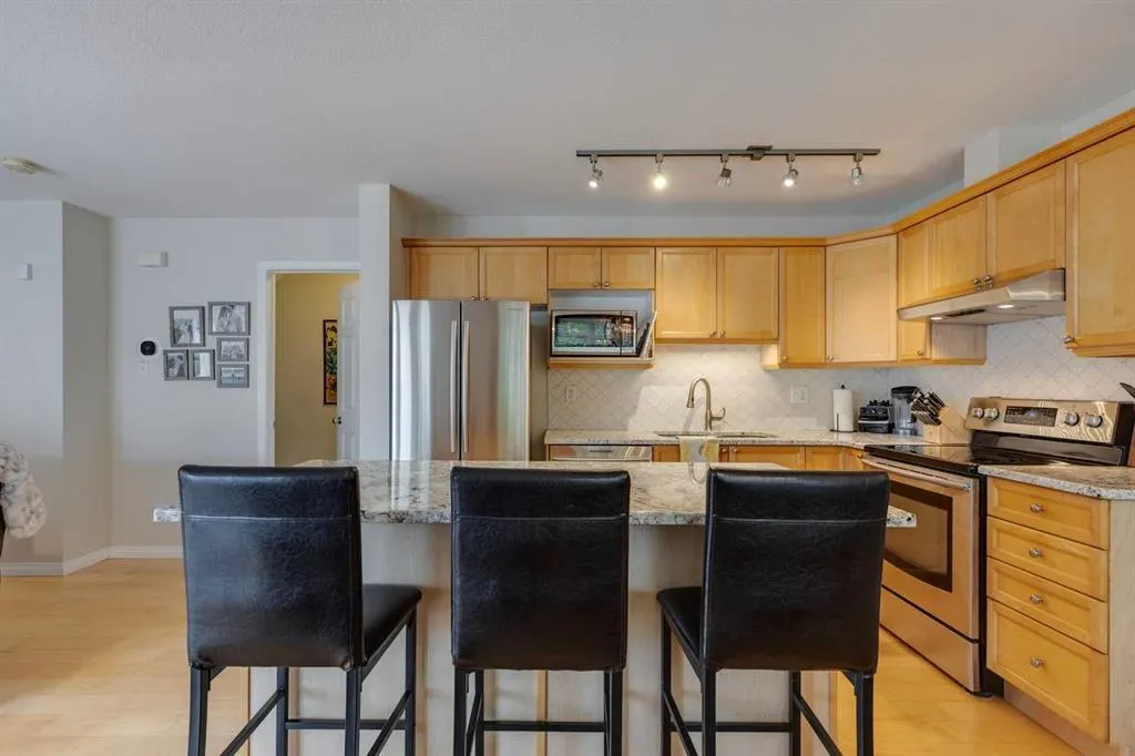 46 Simcoe Place SW