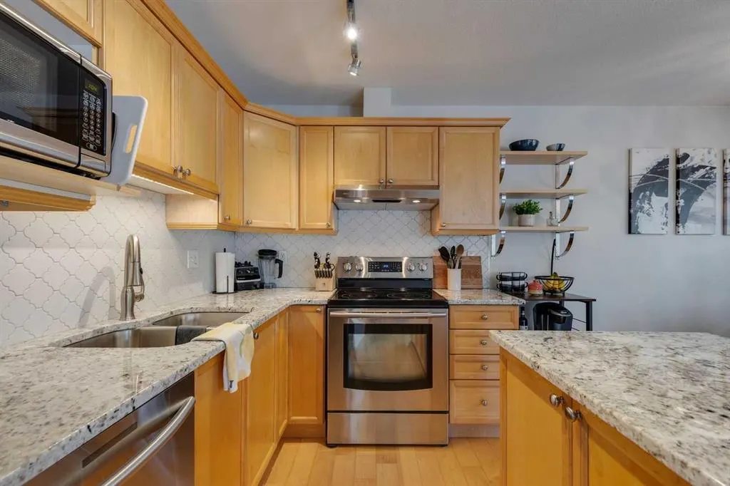 46 Simcoe Place SW