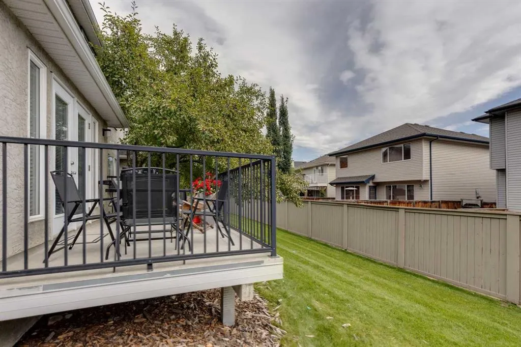 46 Simcoe Place SW