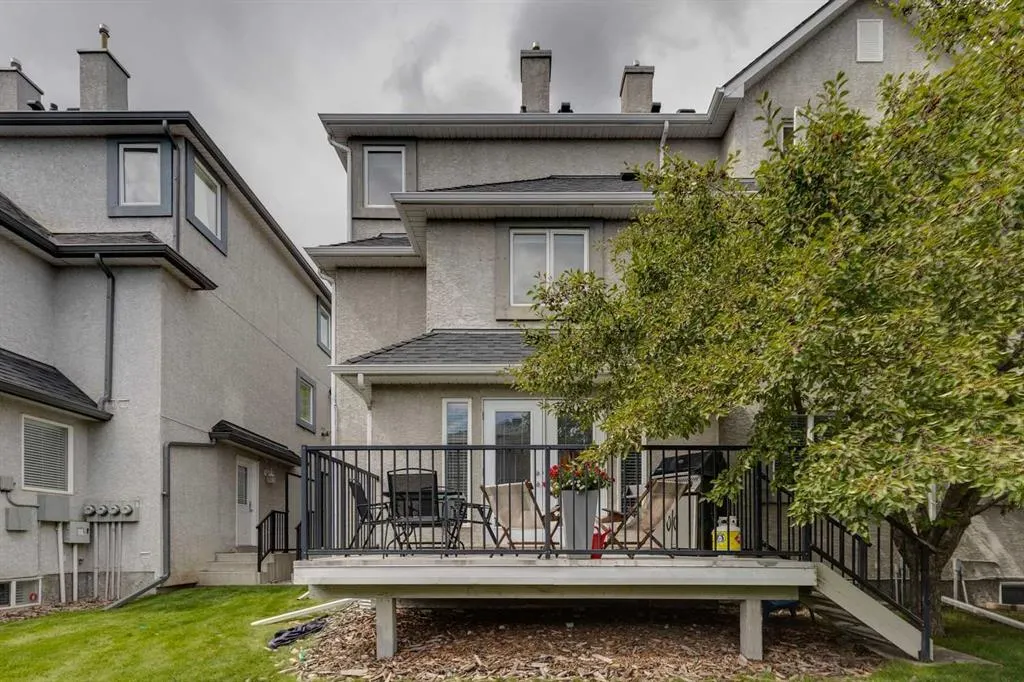 46 Simcoe Place SW
