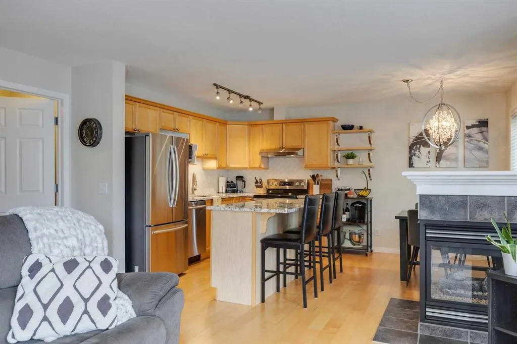 46 Simcoe Place SW