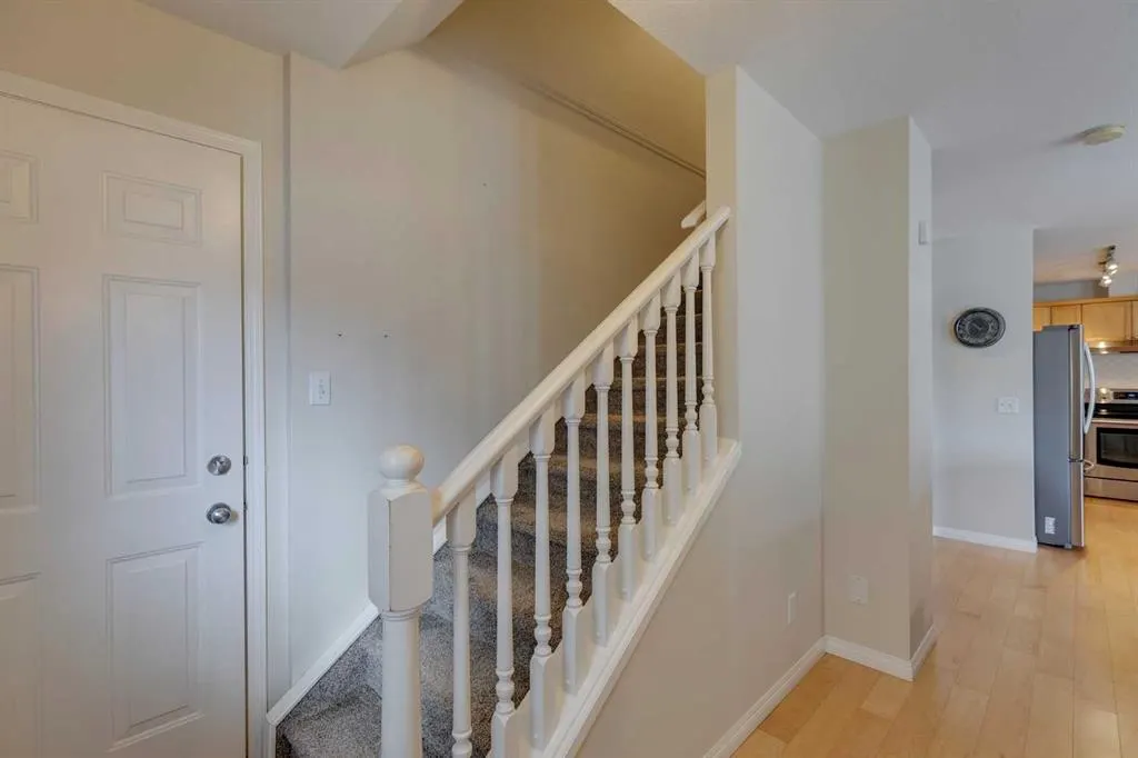 46 Simcoe Place SW