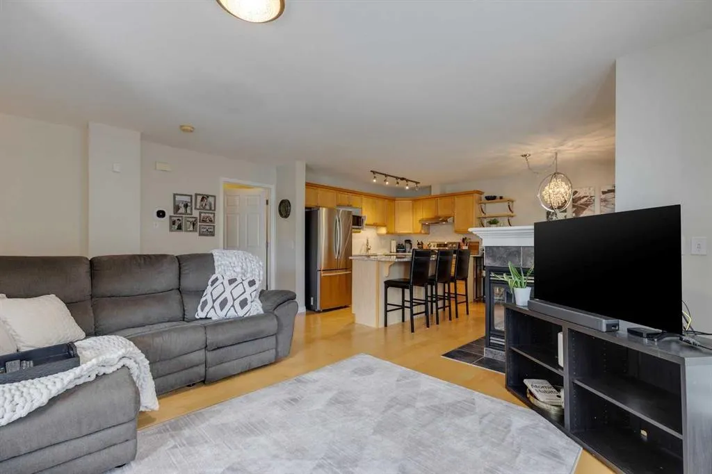 46 Simcoe Place SW