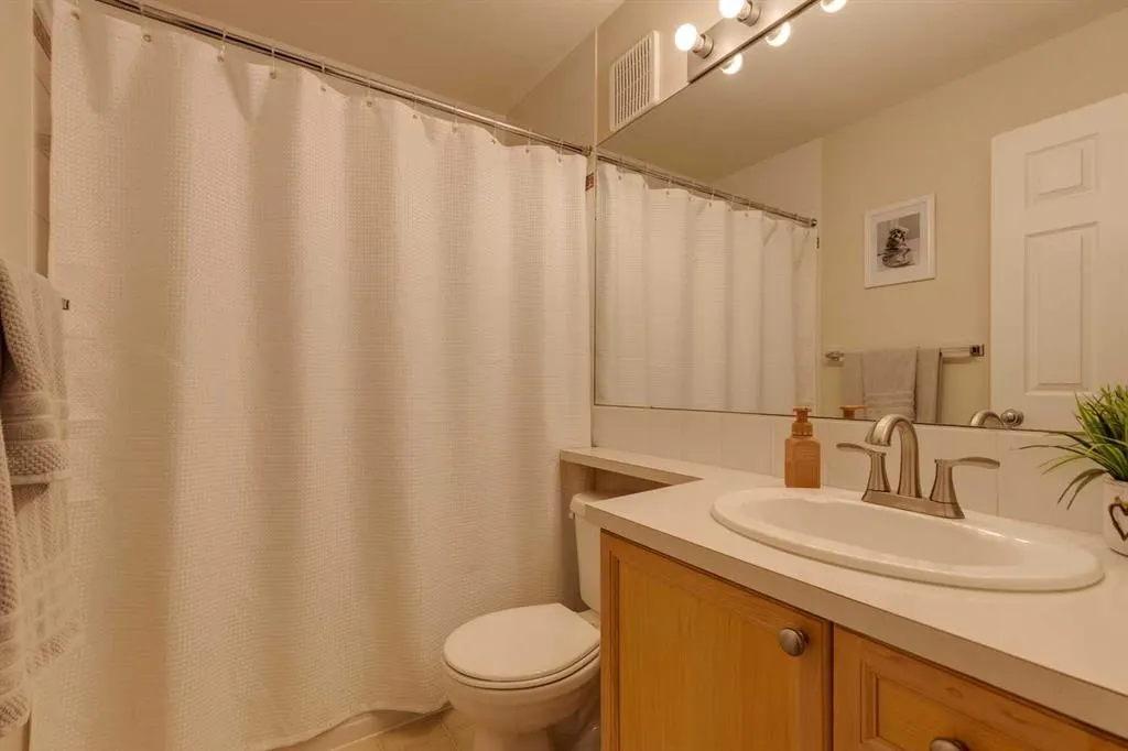 46 Simcoe Place SW