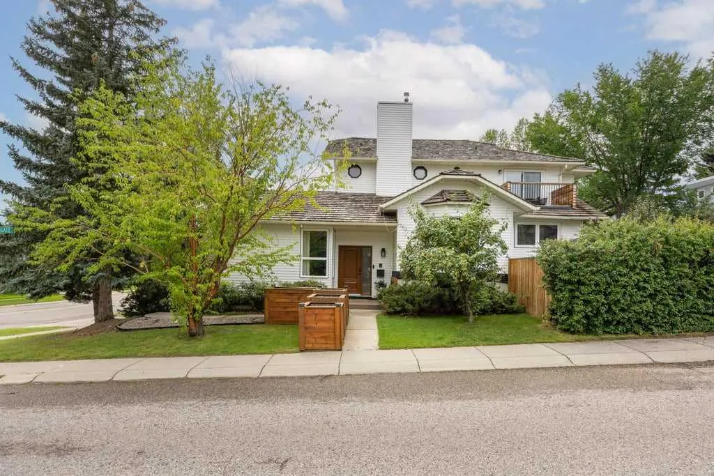 380 Strathcona Drive SW