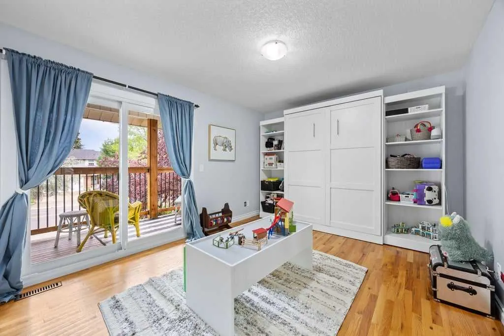 380 Strathcona Drive SW