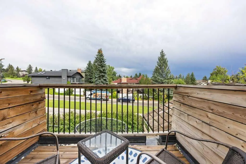 380 Strathcona Drive SW