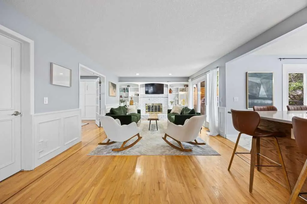 380 Strathcona Drive SW