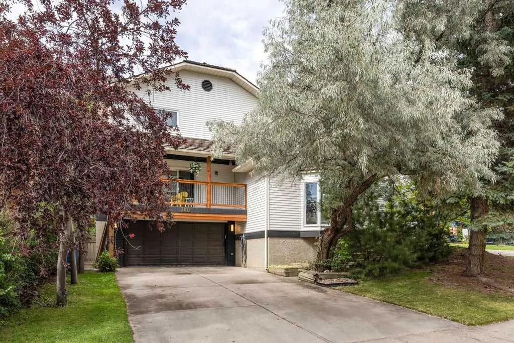 380 Strathcona Drive SW