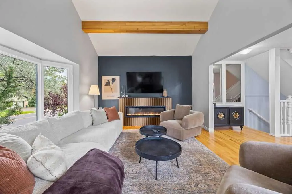 380 Strathcona Drive SW