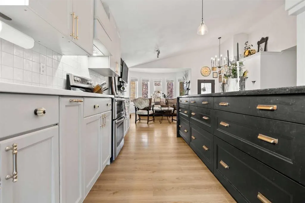 110 West Lakeview Crescent