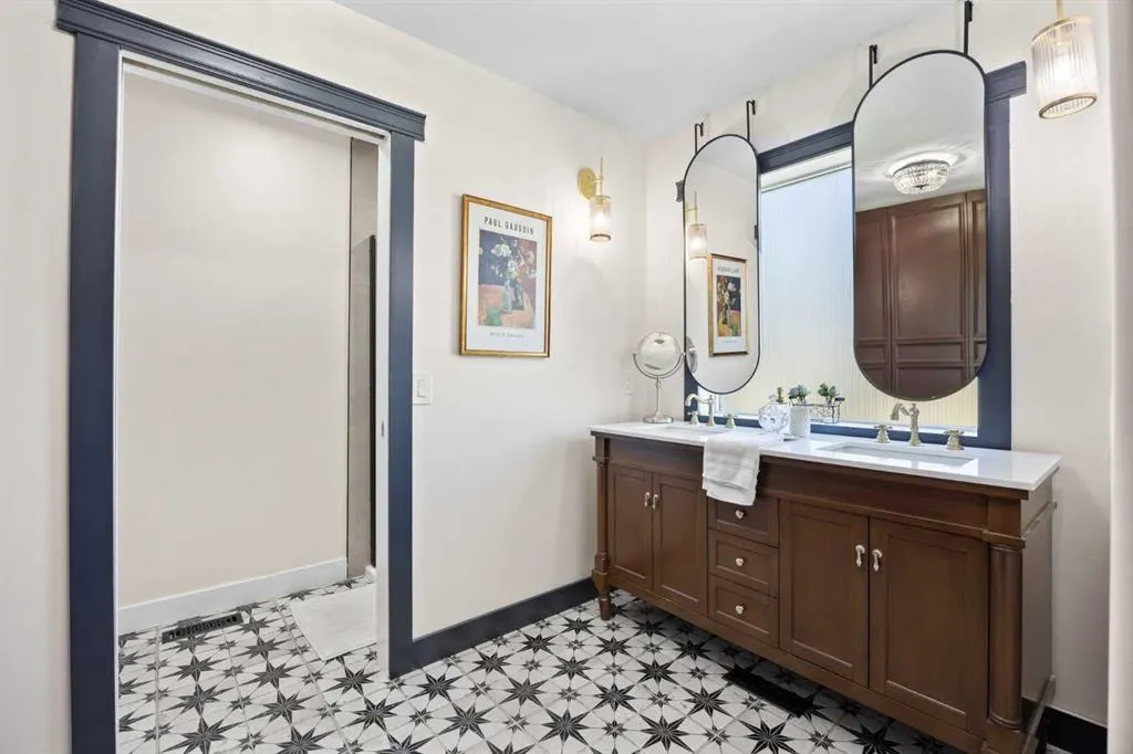 110 West Lakeview Crescent