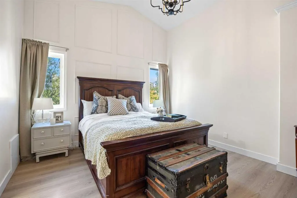 110 West Lakeview Crescent