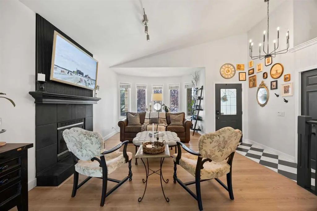 110 West Lakeview Crescent