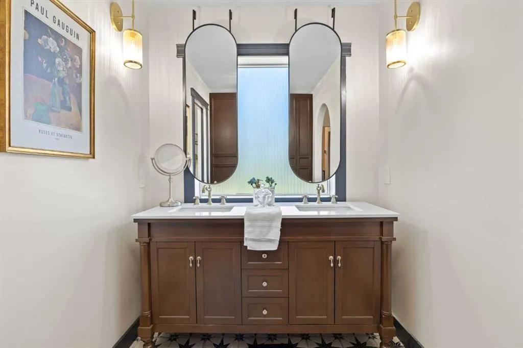 110 West Lakeview Crescent