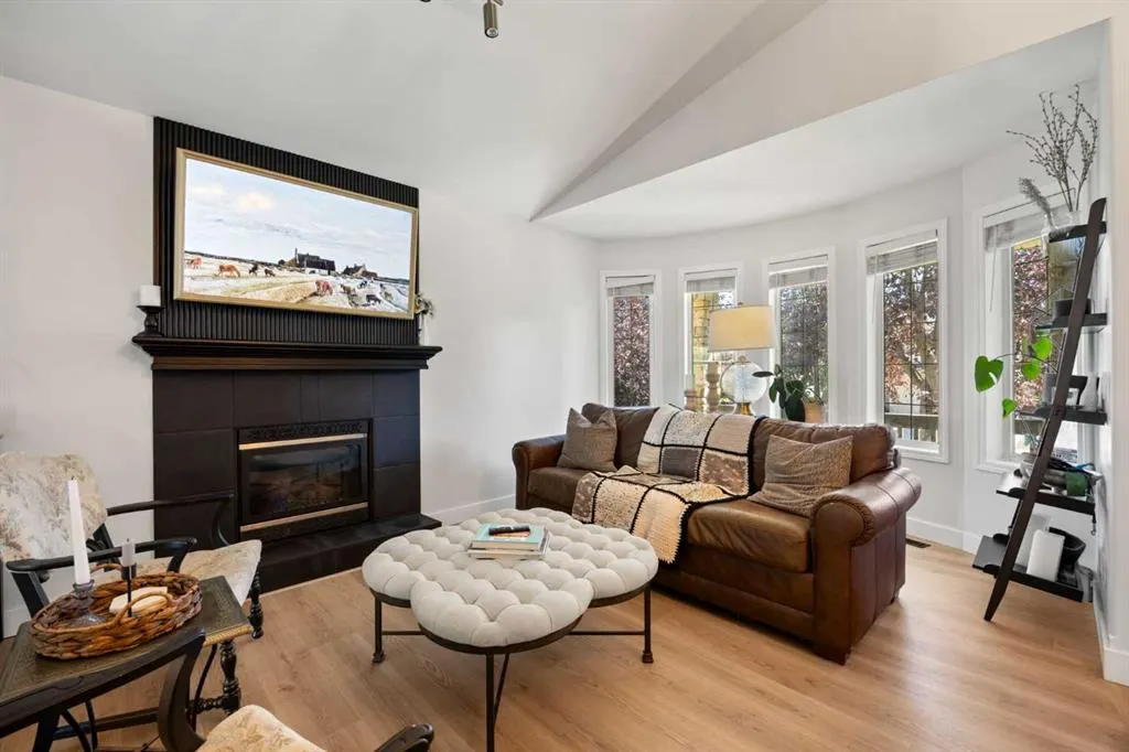 110 West Lakeview Crescent